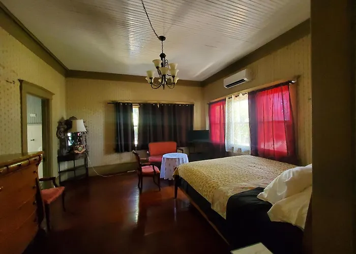 Manoa Valley Inn